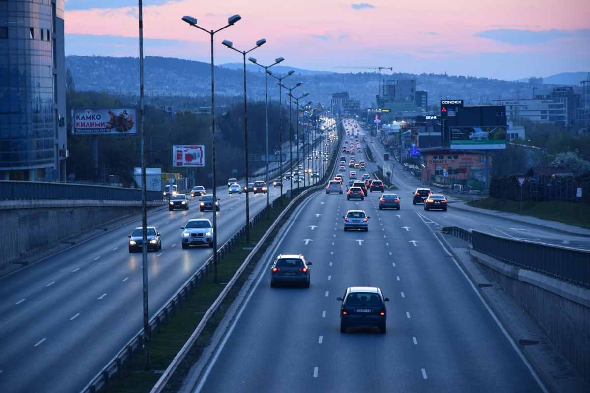 Esodo estivo 2025: oltre 13 milioni in viaggio, traffico cambia il ritmo delle vacanze